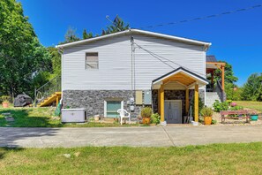 Apartment (2 Bedrooms) | Interior - Charming Virginia Getaway Near Hiking & Golfing! (Lynchburg)