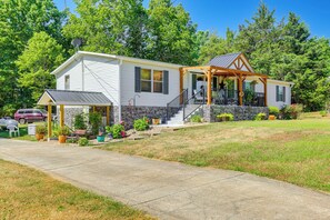 Apartment (2 Bedrooms) | Interior - Charming Virginia Getaway Near Hiking & Golfing! (Lynchburg)