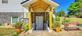 Charming Virginia Getaway Near Hiking & Golfing!