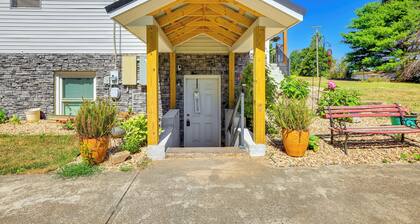 Charming Virginia Getaway Near Hiking & Golfing!