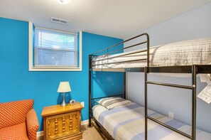 Interior - Charming Virginia Getaway Near Hiking & Golfing! (Lynchburg)