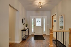 House (5 Bedrooms) | Interior