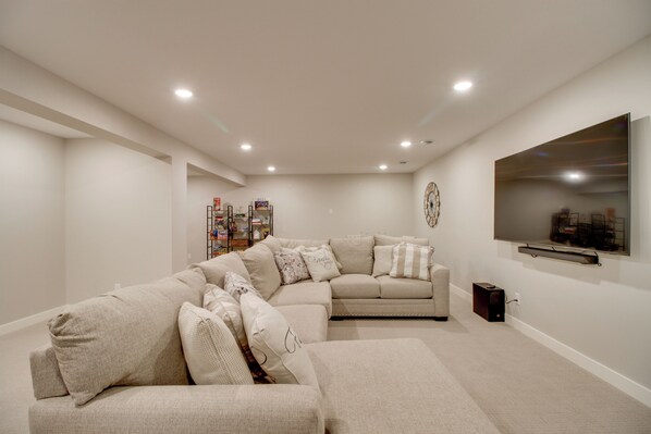 House (5 Bedrooms) | Interior