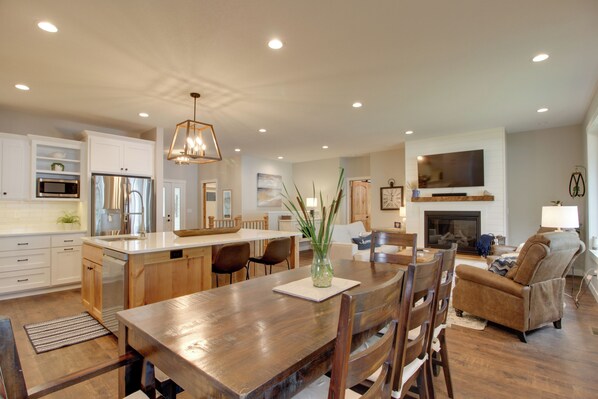 House (5 Bedrooms) | Interior