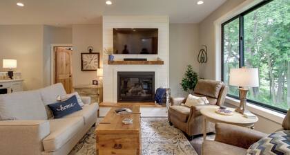 Kayaks & Dock: Lakefront Retreat in Alexandria