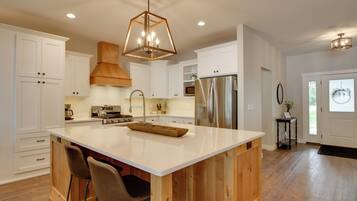 House (5 Bedrooms) | Interior