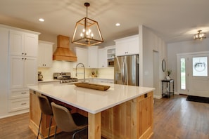 House (5 Bedrooms) | Interior