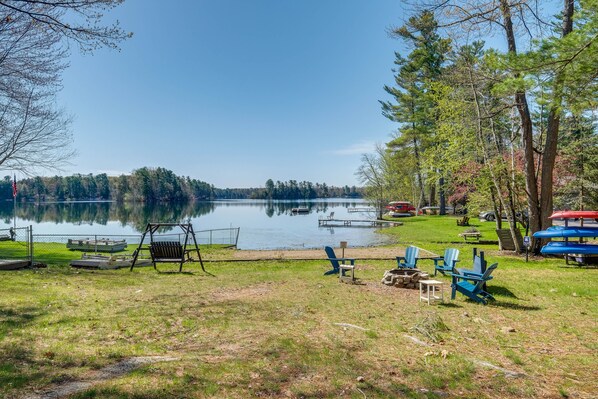 Property grounds - Traverse City Vacation Rental: Dock, Kayaks, Grill (Traverse City)