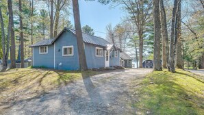 Exterior - Traverse City Vacation Rental: Dock, Kayaks, Grill (Traverse City)
