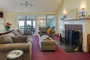 House (2 Bedrooms) | Interior - Bayfront Plymouth Gem w/ Sunroom, Steps to Shore! (Plymouth)