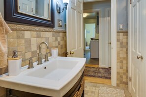 Chaumière (2 Bedrooms) | Salle de bain | Baignoire