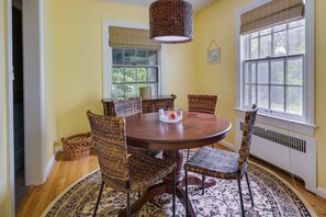 Dining - Cumberland Cottage w/ Screened Porch + Fire Pit! (Cumberland)