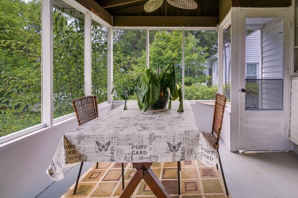 Dining - Cumberland Cottage w/ Screened Porch + Fire Pit! (Cumberland)