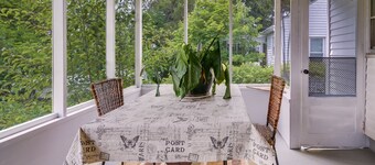 Cumberland Cottage w/ Screened Porch + Fire Pit!