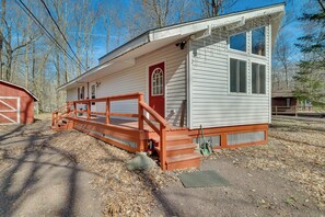 Cottage (2 Bedrooms) | Interior - Cozy Pocono Lake Cottage w/ Fire Pit + Ping Pong! (Pocono Lake)