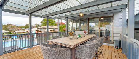 Casa (3 Bedrooms) | Restaurante al aire libre