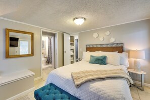 House (2 Bedrooms) | Interior - Waterfront Home w/ Dock in South Grand Lake! (Vinita)