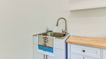 Apartment (0 Bedroom) | Bahagian dalam