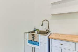 Interior - 3 Mi to Dtwn Winston-salem: Studio on Miller Park! (Winston-Salem)