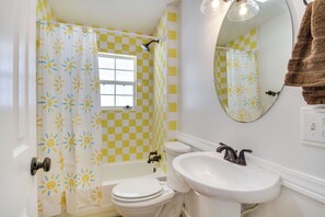 Cottage (1 Bedroom) | Interior - Charming Dtwn Retreat: 1 Mi to Ocean Springs Beach (Ocean Springs)