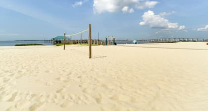 Charming Dtwn Retreat: 1 Mi to Ocean Springs Beach