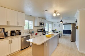 House (4 Bedrooms) | Interior - Sprawling California Ranch House w/ Courtyard! (Temecula)