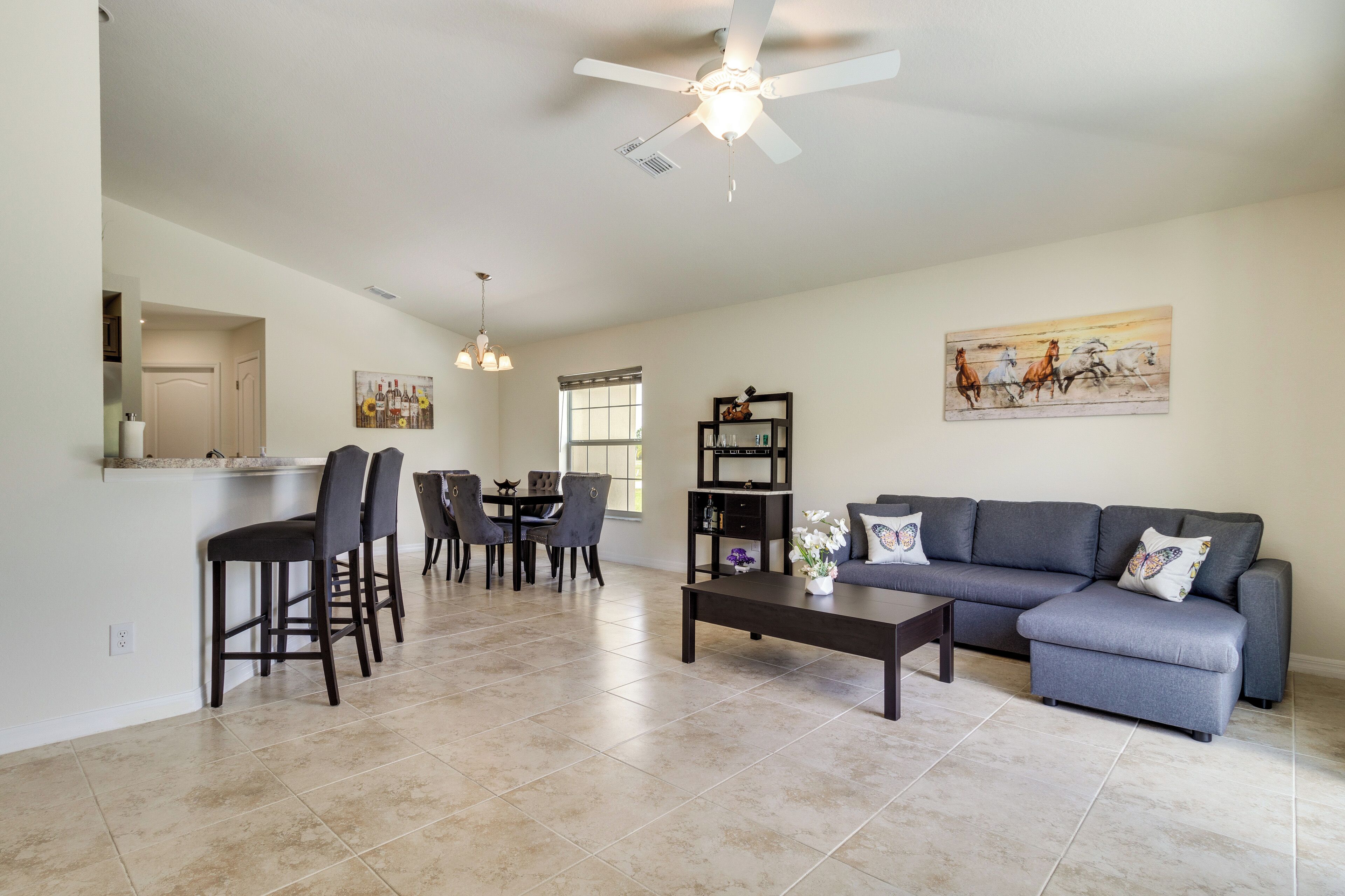 House (3 Bedrooms) | Interior