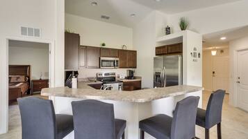 House (3 Bedrooms) | Interior