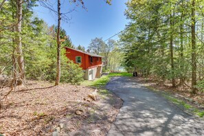 Interior - Swim Dock & Game Room: Lakefront Poconos Cabin! (Long Pond)