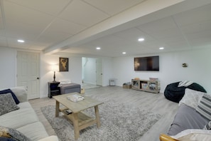 House (6 Bedrooms) | Interior
