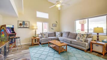 Apartment (3 Bedrooms) | Front of property