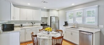 Connecticut Retreat: Steps to Historic Downtown!