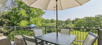 Connecticut Retreat: Steps to Historic Downtown!