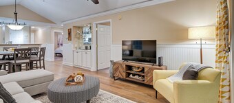 Highend Pawleys Island Condo w/ Porch & Pools!