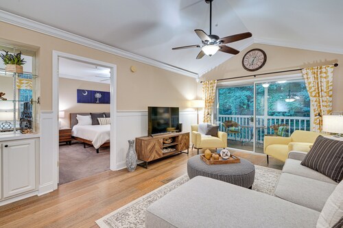 High-end Pawleys Island Condo w/ Porch & Pools!