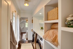 Interior - Pearl Creek House w/ Barrel Sauna & Fire Pit! (Purling)