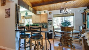 Interior - Pine Mountain Club Oasis w/ Heated Pool & Deck (Pine Mountain Club)