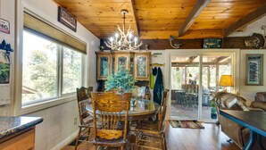 Dining - Pine Mountain Club Oasis w/ Heated Pool & Deck (Pine Mountain Club)