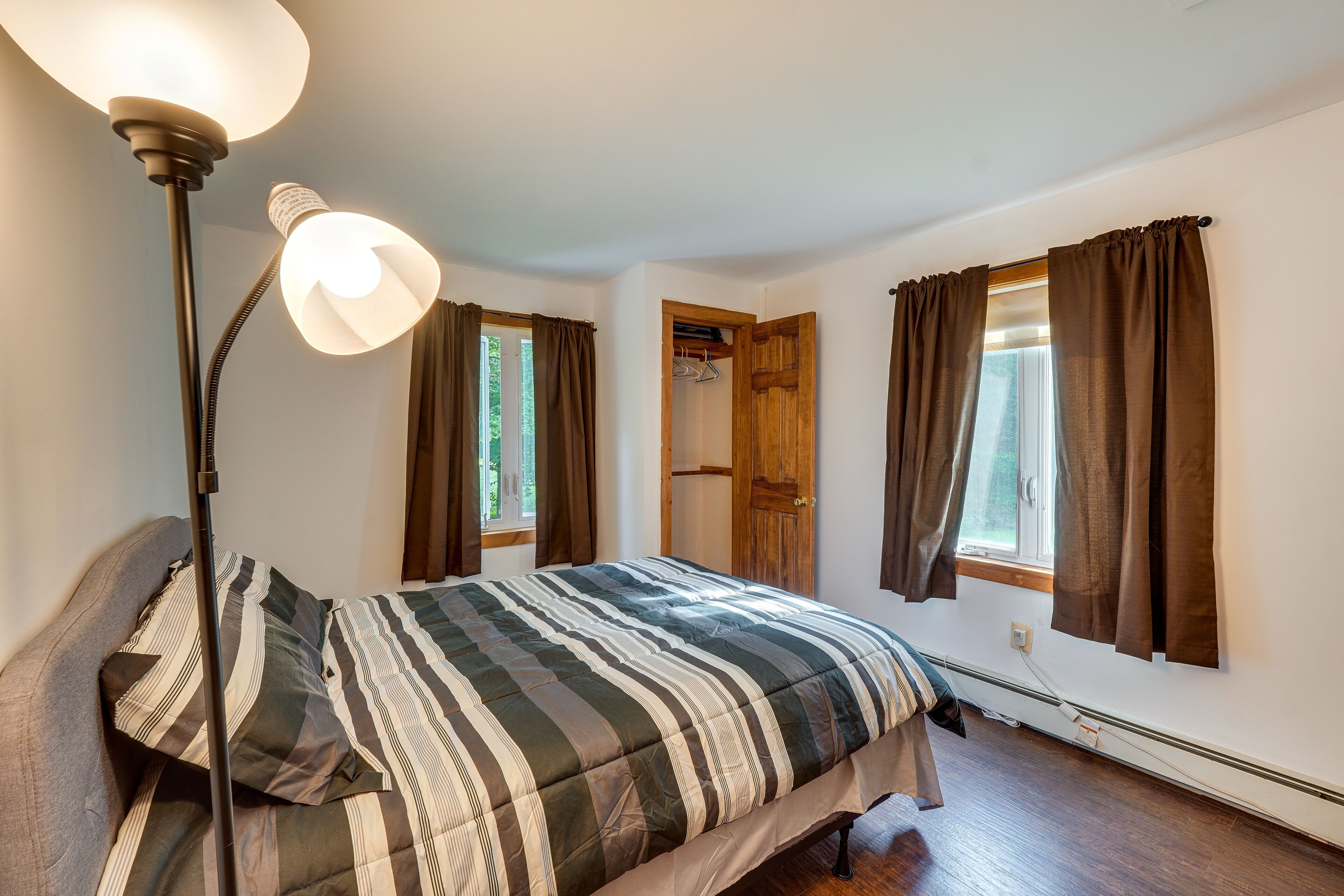 Rumah (2 Bedrooms) | 2 kamar tidur dan seprai linen