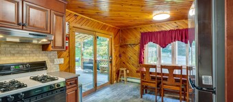 Cozy Livingston Manor Home w/ Wood-burning Stove!