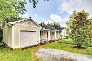 House (3 Bedrooms) | Interior - Hendersonville Haven w/ Fire Pit, Grill, Deck! (Hendersonville)