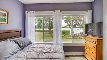 House (2 Bedrooms) | 2 bedrooms, bed sheets