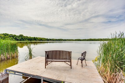 Lakefront Mound Vacation Rental w/ Fire Pit Access