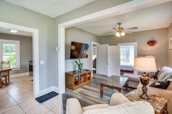 House (2 Bedrooms) | Living area | TV, books - Lakefront Mound Vacation Rental w/ Fire Pit Access (Mound)