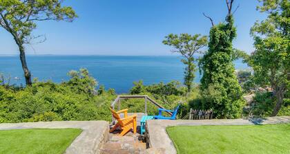 Bayfront Home w/ Deck - 4 Mi to Downtown Plymouth!