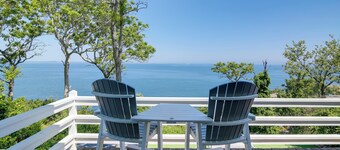 Bayfront Home w/ Deck - 4 Mi to Downtown Plymouth!