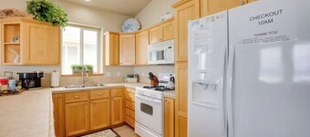 Gold Beach Retreat: Private Hot Tub + Ocean Views!