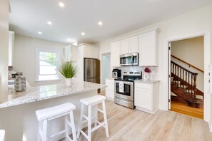 Maison (3 Bedrooms) | Cuisine privée | Four à micro-ondes, un four, surface de cuisson, lave-vaisselle