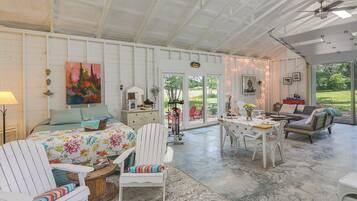 Apartment (0 Bedroom) | Interior