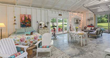 Coffeyville Countryside Studio w/ Fire Pit!